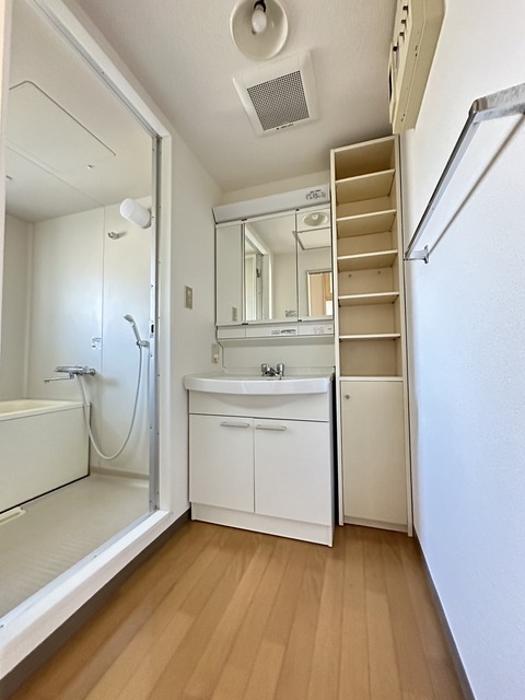 洗面設備　別部屋参考写真です