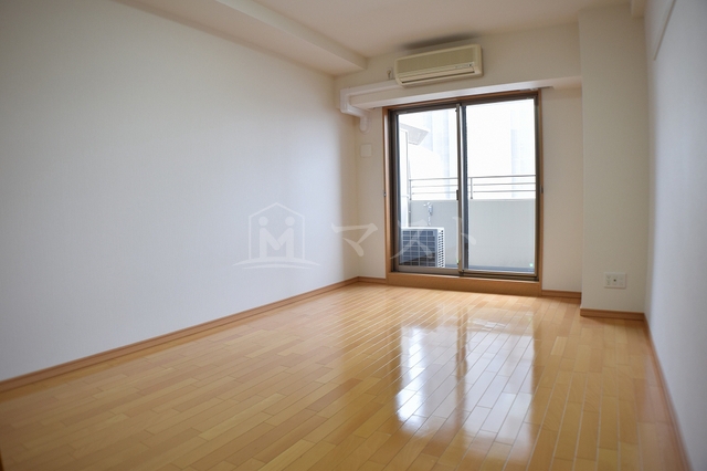 居室・リビング　広々とした室内です。