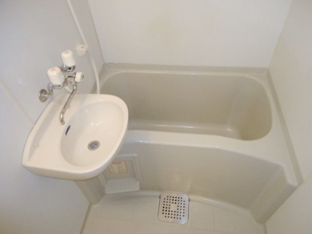 バス・シャワールーム　★買い物便利な駅近1K！セキュリティ充実★