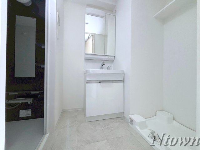 洗面設備　ゆったりとスペースのある洗面所