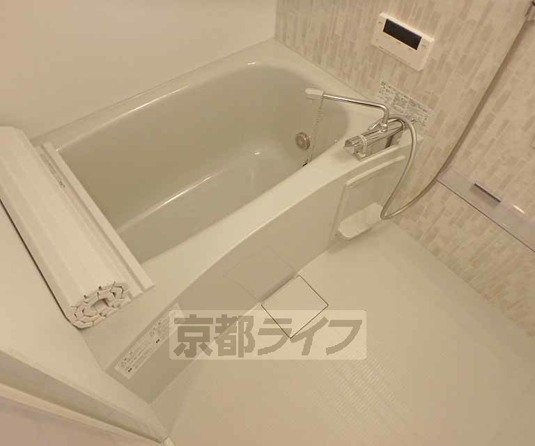 バス・シャワールーム　バスルームです。