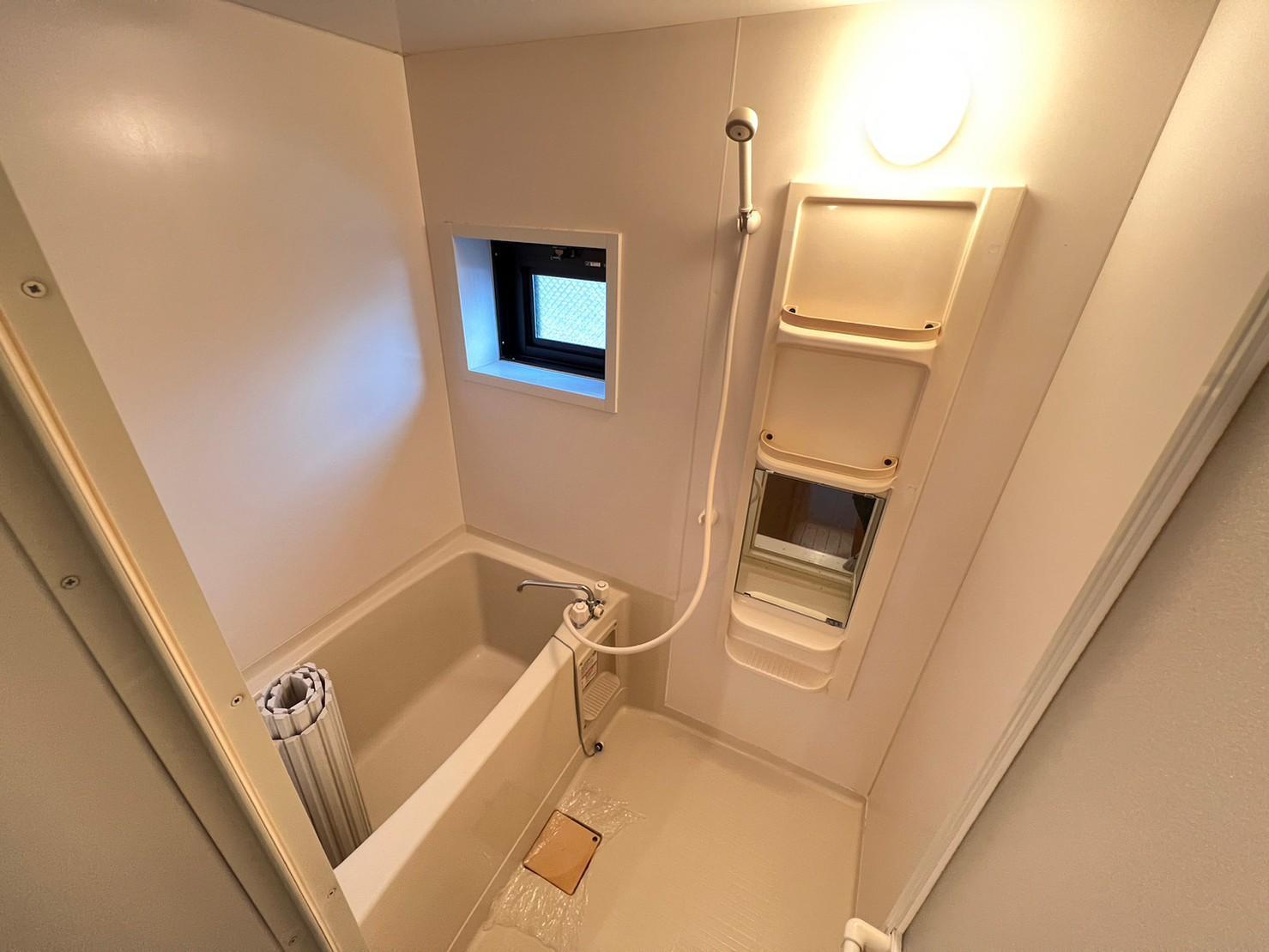 バス・シャワールーム　窓付きユニットバス