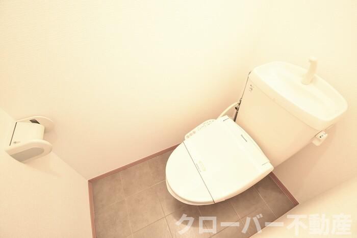 トイレ　温水洗浄暖房便座