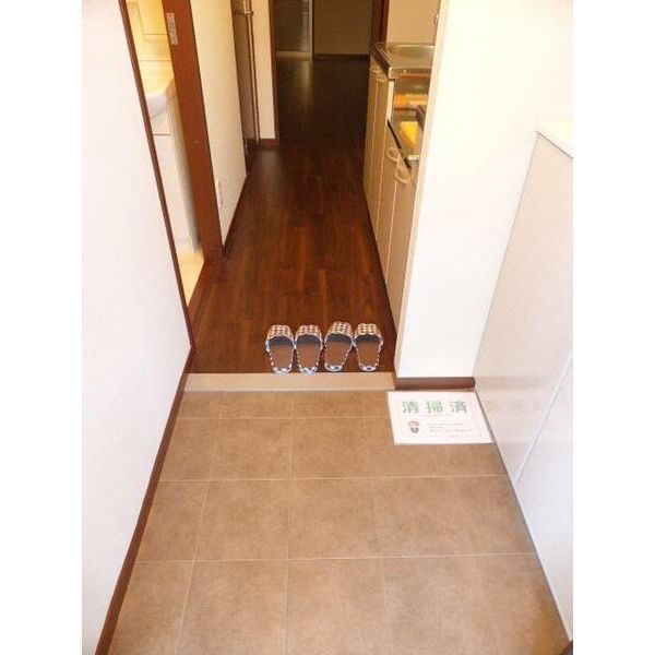 玄関　※別室の参考写真の為、現況優先です。