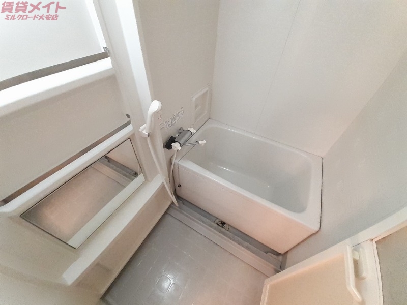 バス・シャワールーム　同型参考写真