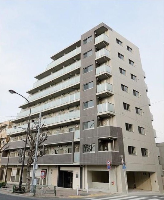 建物外観　鉄筋コンクリート造のがっちりとした建物。