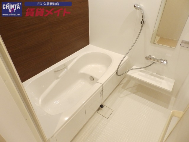 バス・シャワールーム　同建物別部屋写真です