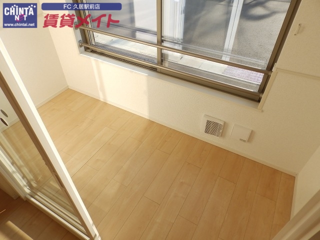 バルコニー　同建物別部屋写真です