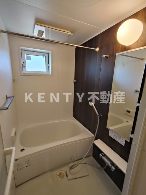 バス・シャワールーム　落ち着いた空間のお風呂です