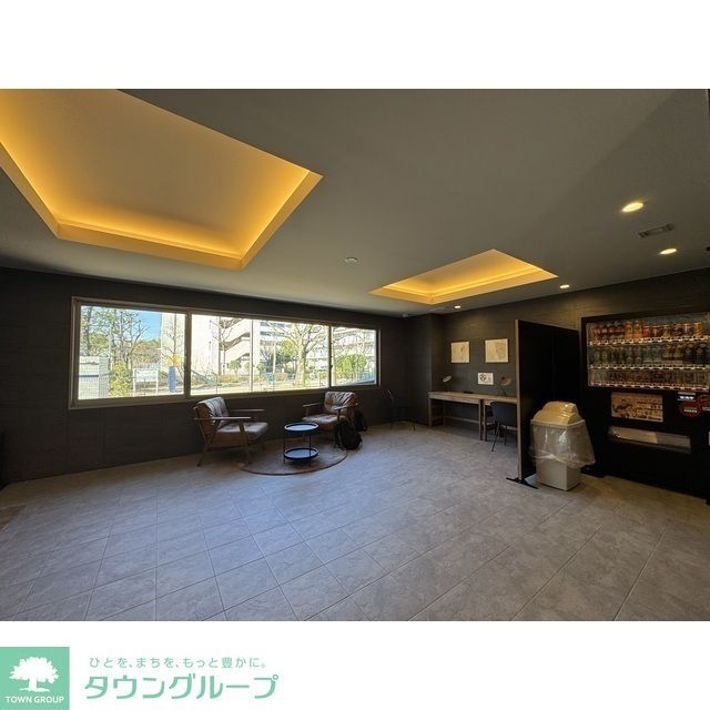 エントランス　１F：コワーキングスペース