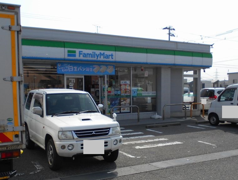 コンビニ　ファミリーマート金沢高尾南店（コンビニ）まで175m