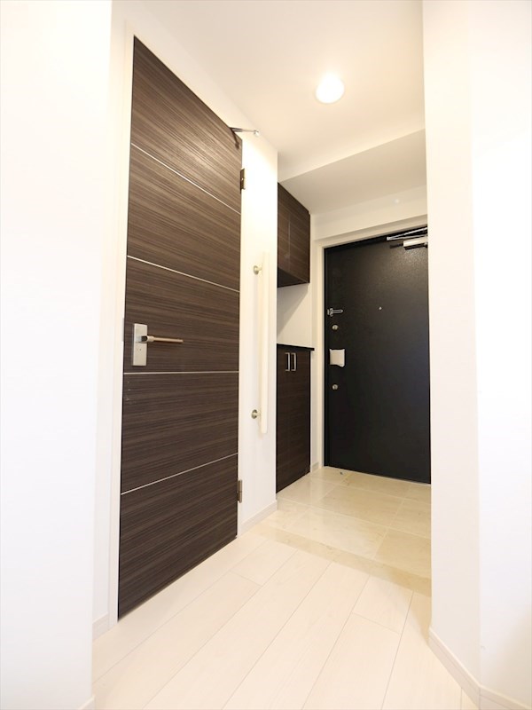 玄関　玄関　シューズボックス付（収納充実してます）