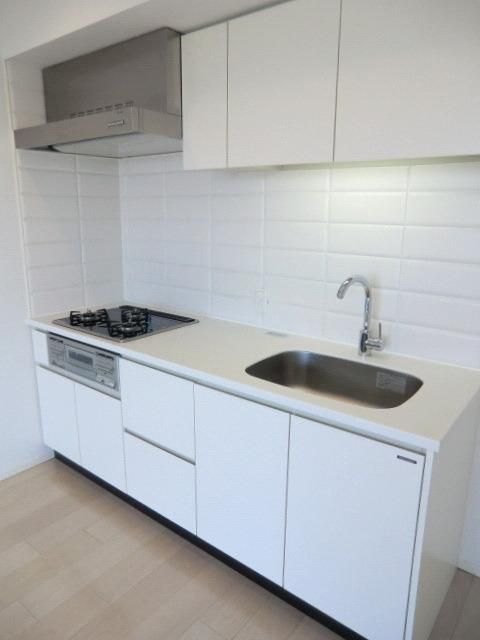 キッチン　三口システムキッチン