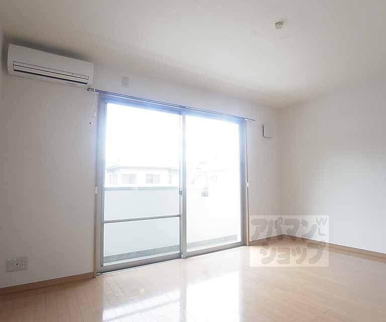 居室・リビング　広々した洋室