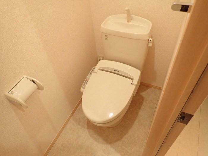 トイレ　トイレには快適な温水洗浄便座付