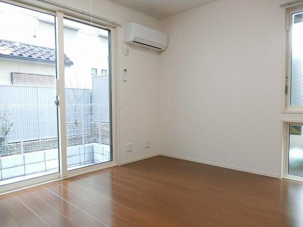 居室・リビング　広々洋室！