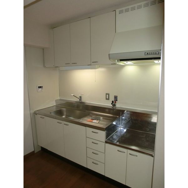 キッチン　収納も豊富な壁付きキッチン！