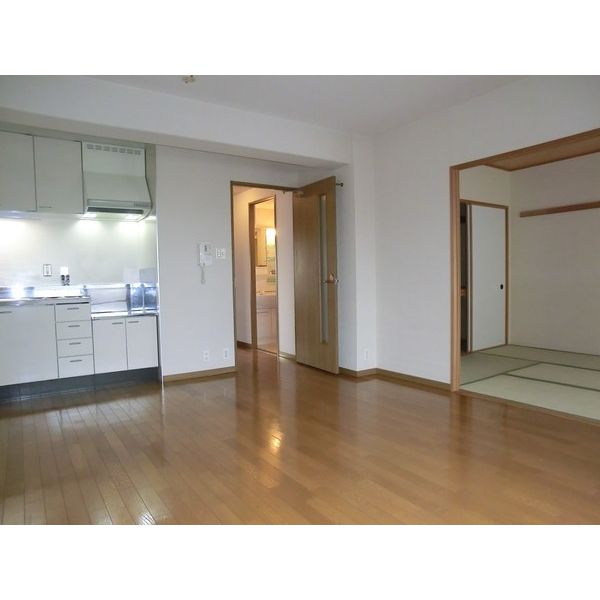 居室・リビング　東向き12.8帖のリビングです♪