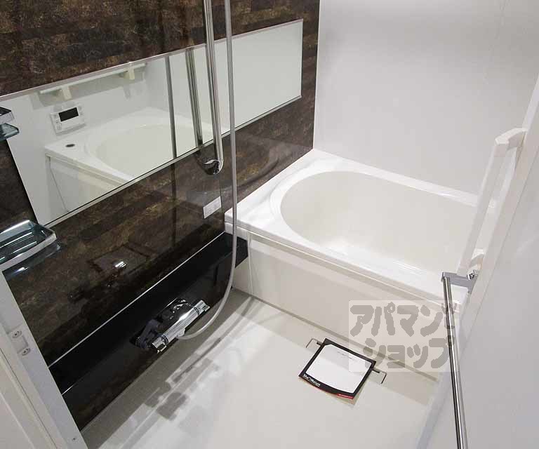 バス・シャワールーム　１０２号室の写真です。