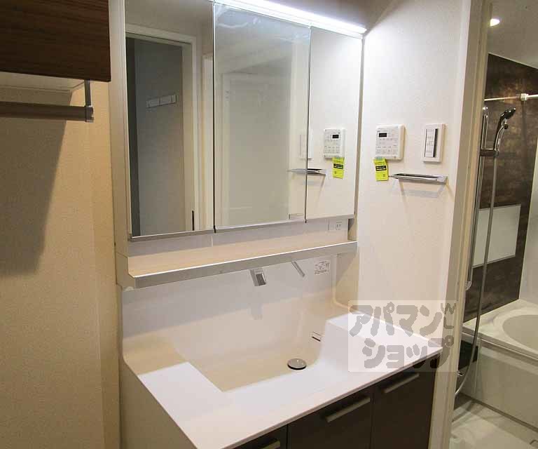 洗面設備　１０２号室の写真です。