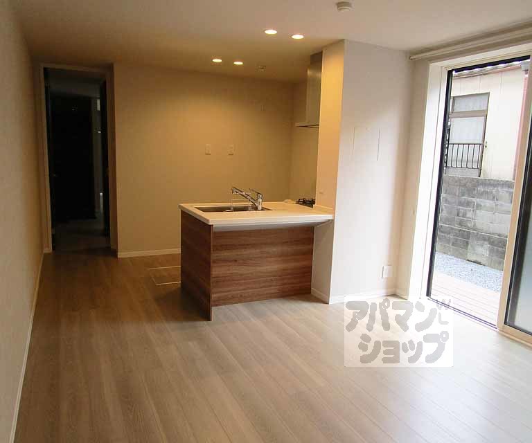 居室・リビング　１０２号室の写真です。