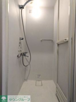 バス・シャワールーム　シャワー