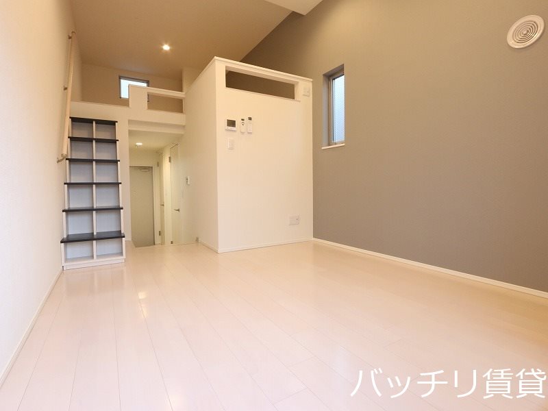 居室・リビング　別号室タイプの為、現状を優先致します。