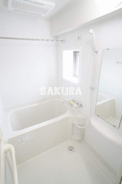 バス・シャワールーム　雨の日でも安心の浴室乾燥機付きです♪