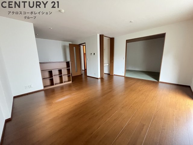 居室・リビング　明るく、広々帖のリビングです♪