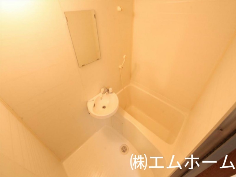 バス・シャワールーム　バスルーム　お風呂トイレ別