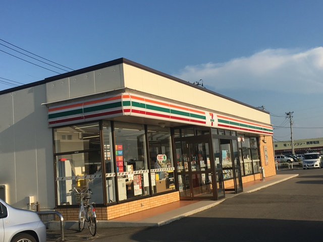コンビニ　セブンイレブン新潟さつき野店（コンビニ）まで591m