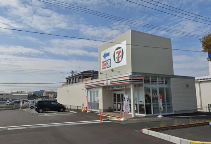 コンビニ　セブンイレブン鳥取千代水３丁目（コンビニ）まで676m