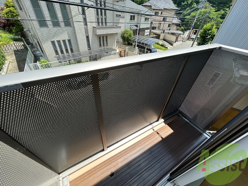 バルコニー　ベランダもございます。洗濯物が地面に落ちずに済みます。