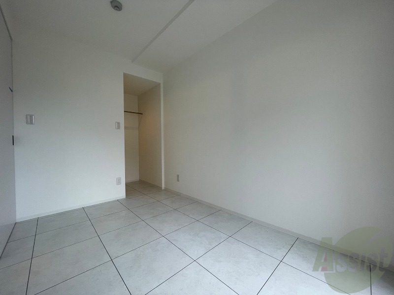 その他部屋・スペース　寝室はこちらです。光が差し込む、温かみのあるお部屋です。