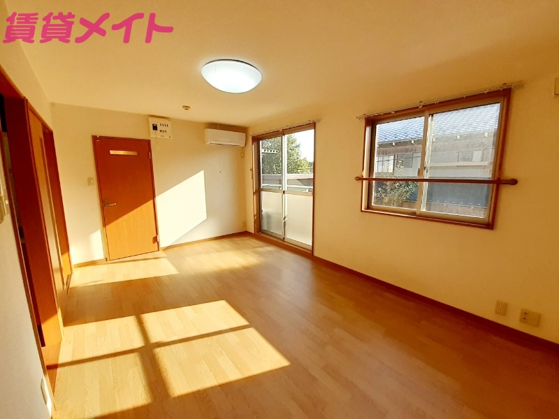 居室・リビング　別部屋参考写真です