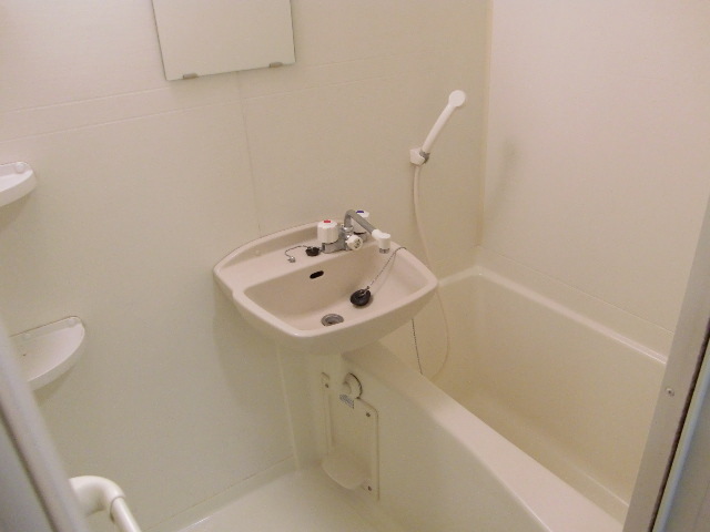バス・シャワールーム　参考写真（同建物別部屋のものです）