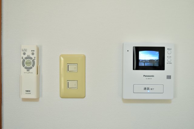 セキュリティ　モニター付きインターホン