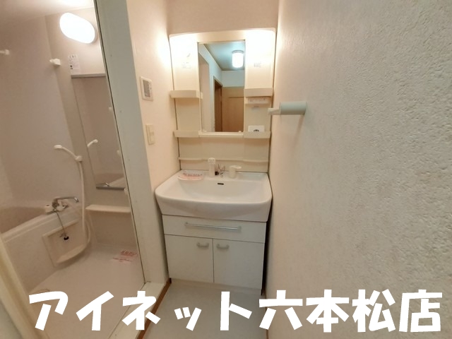 洗面設備　朝の支度にいかがでしょうか。