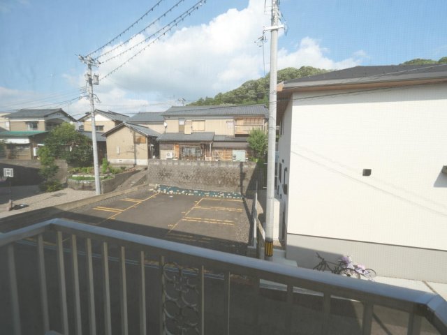 バルコニー　日差しもよく、駐車場も場内になります