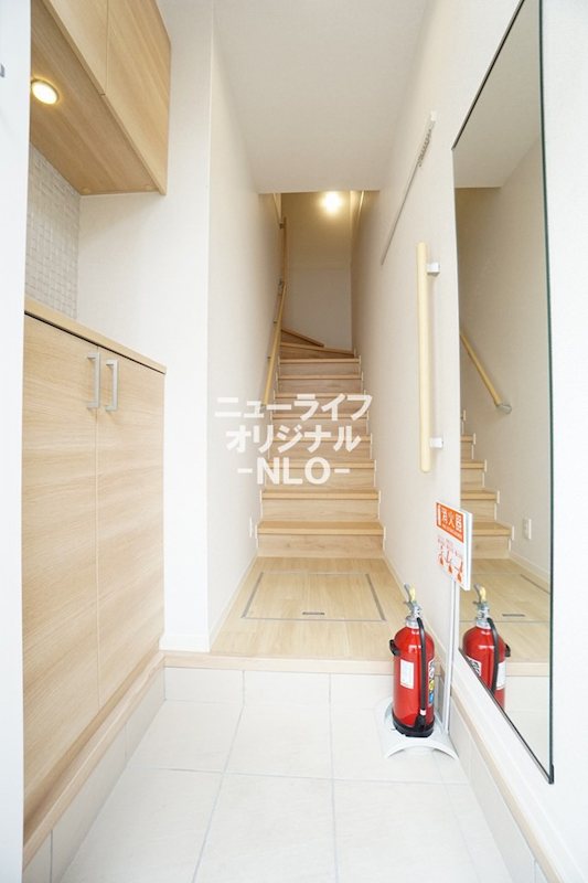 玄関　シューズボックス、全身鏡付き☆（別室参照、現況優先）