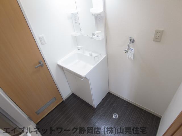 洗面設備　使いやすい独立洗面台です