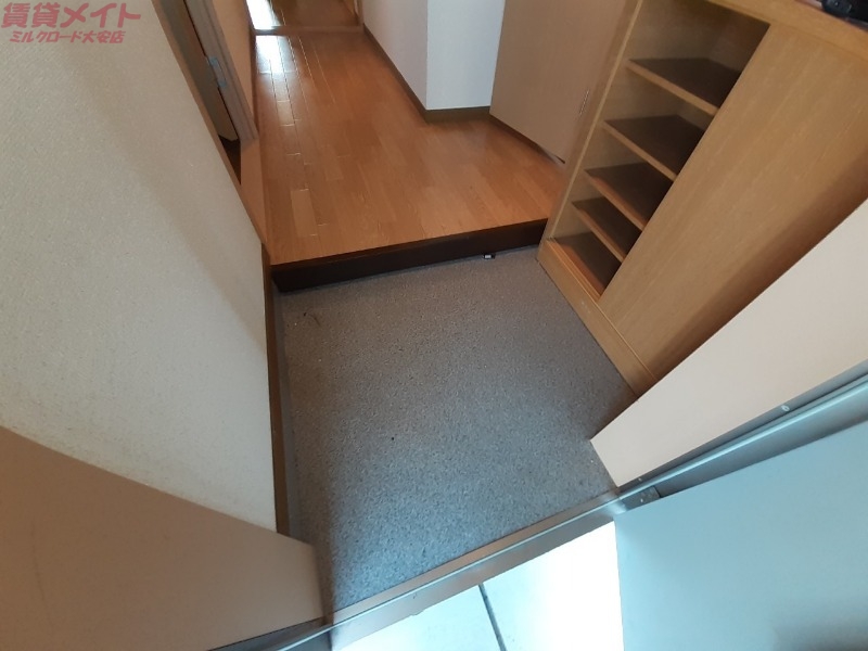 玄関　別部屋参考写真です