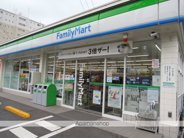 コンビニ　ファミリーマート平野甲突店（コンビニ）まで218m