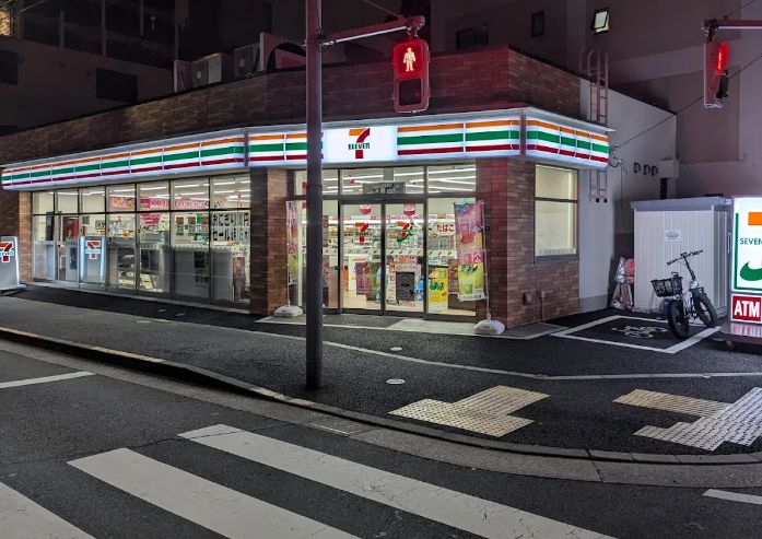 コンビニ　セブンイレブン墨田千歳店（コンビニ）まで404m
