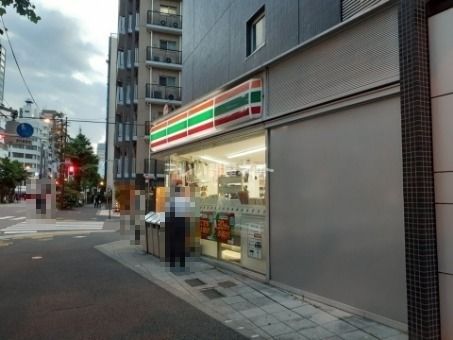 コンビニ　セブンイレブン 千代田岩本町2丁目店（コンビニ）まで156m