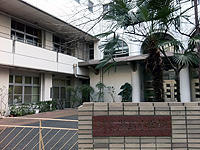 小学校　文京区立湯島小学校（小学校）まで298m