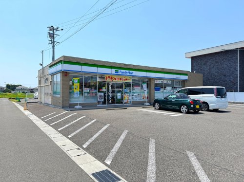 コンビニ　ファミリーマート 一宮ゆぎおろし店（コンビニ）まで902m