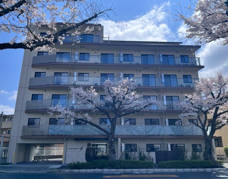 建物外観　◆6階建ての2階・角部屋