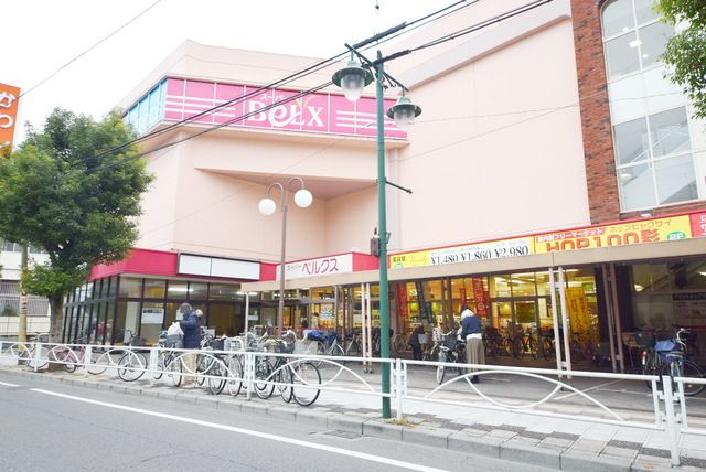 スーパー　ベルクス戸田店（スーパー）まで590m