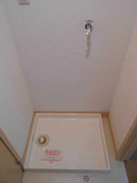 洗面設備　屋内洗濯機置場・排水ドレンパン完備